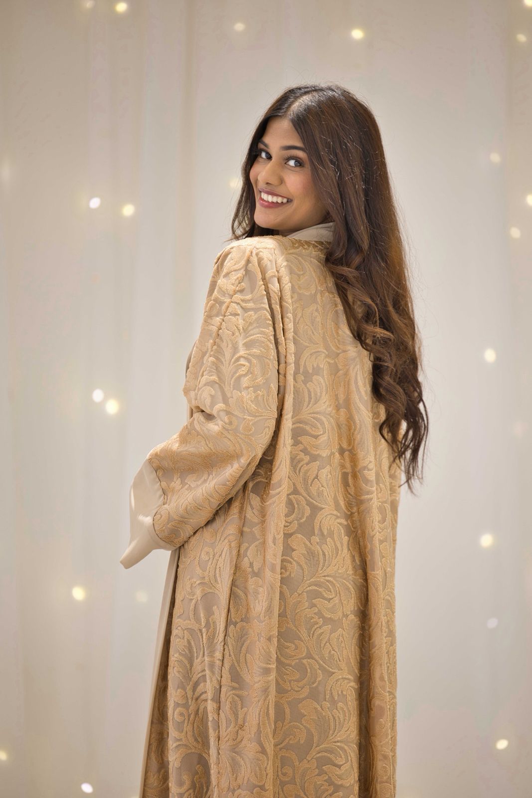 Aaliya Gold Net Abaya – The Luxe Aura